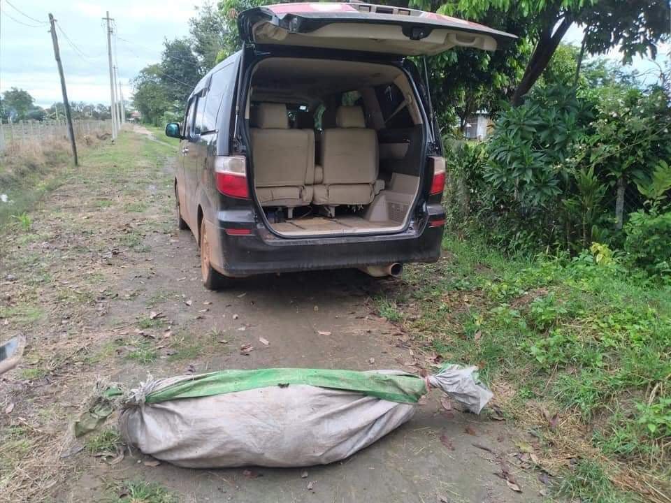 A 70-year-old man wearing a t-shirt with the UN emblem on it was shot dead on Sunday by junta soldiers in #Kayah State’s Demoso Township, On Monday, the hearse carrying his body was hit by a mine reportedly planted by regime troops. (Photo: CJ) 

#WhatsHappeningInMyanmar