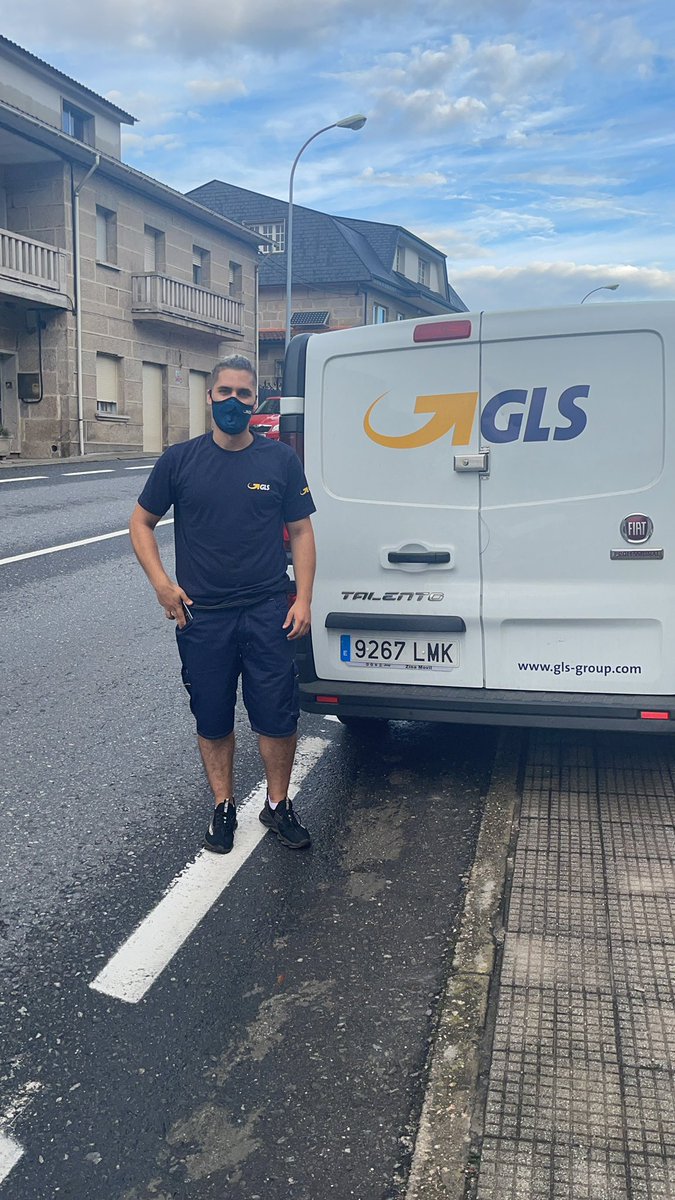 LidiaLopezGLS's tweet photo. Compartiendo el #Driverday con nuestros mensajeros comienzan las entregas premium, cuidando a nuestros clientes @gls_spain https://t.co/jkqXHteNLg