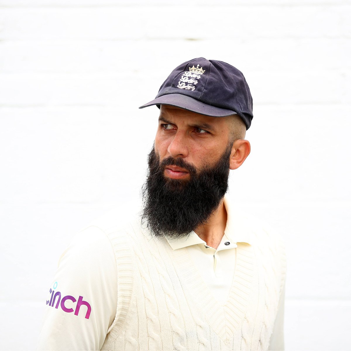 Sportskeeda's tweet photo. 🚨JUST IN🚨

England's Spin-bowling all-rounder, Moeen Ali has announced his retirement from Test Cricket.

He has scored 2914 runs at an average of 28.29 and took 195 wickets at 36.66 in his Test career 🙌

#MoeenAli #England #TestCricket https://t.co/74uupOXF3s