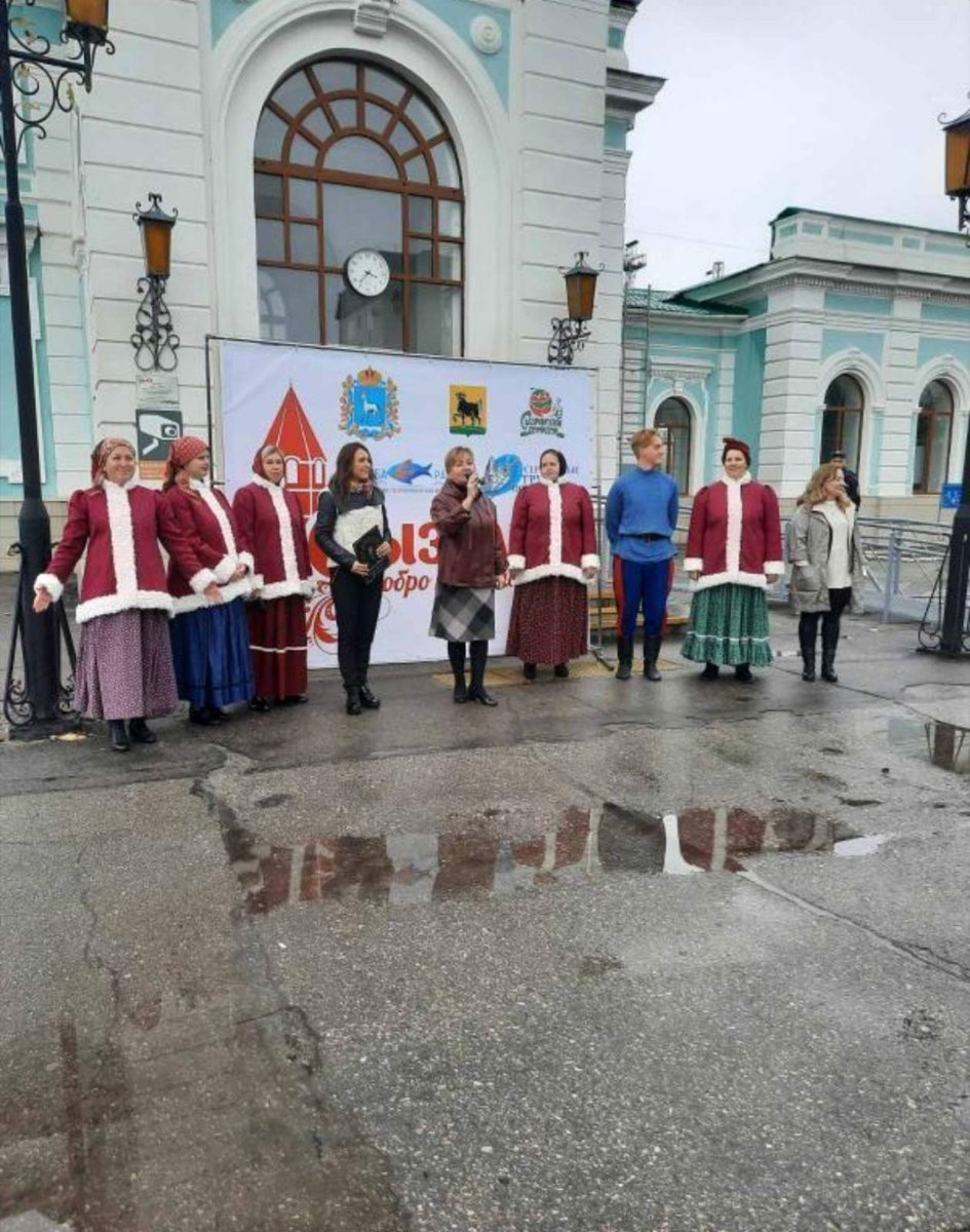 mbugdk's tweet photo. 26 сентября 2021 года на территории ж/д станции "Сызрань-1" прошла торжественная встреча круизного туристического поезда "ВОЛЖСКАЯ КРУГОСВЕТКА". Для гостей туристического поезда выступил муниципальный ансамбль русской музыки "Сызрань - город" (руководитель Ирина Утенкова). https://t.co/jtHeuyMogZ