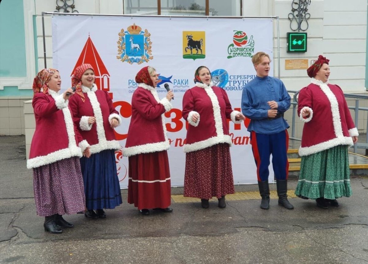 mbugdk's tweet photo. 26 сентября 2021 года на территории ж/д станции "Сызрань-1" прошла торжественная встреча круизного туристического поезда "ВОЛЖСКАЯ КРУГОСВЕТКА". Для гостей туристического поезда выступил муниципальный ансамбль русской музыки "Сызрань - город" (руководитель Ирина Утенкова). https://t.co/jtHeuyMogZ
