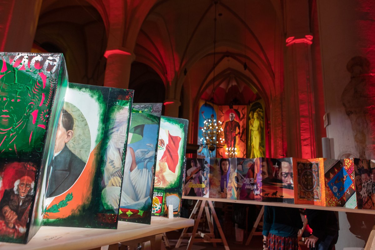 LostParadiseJMV's tweet photo. Lost Paradise at night! 🌜Werken van Jan M Verburg met de prachtige lichtshow van Joerie Vermeulen! 
📷: Sharon Vreeburg #lostparadise #janmverburg https://t.co/nJrGcHUFdt