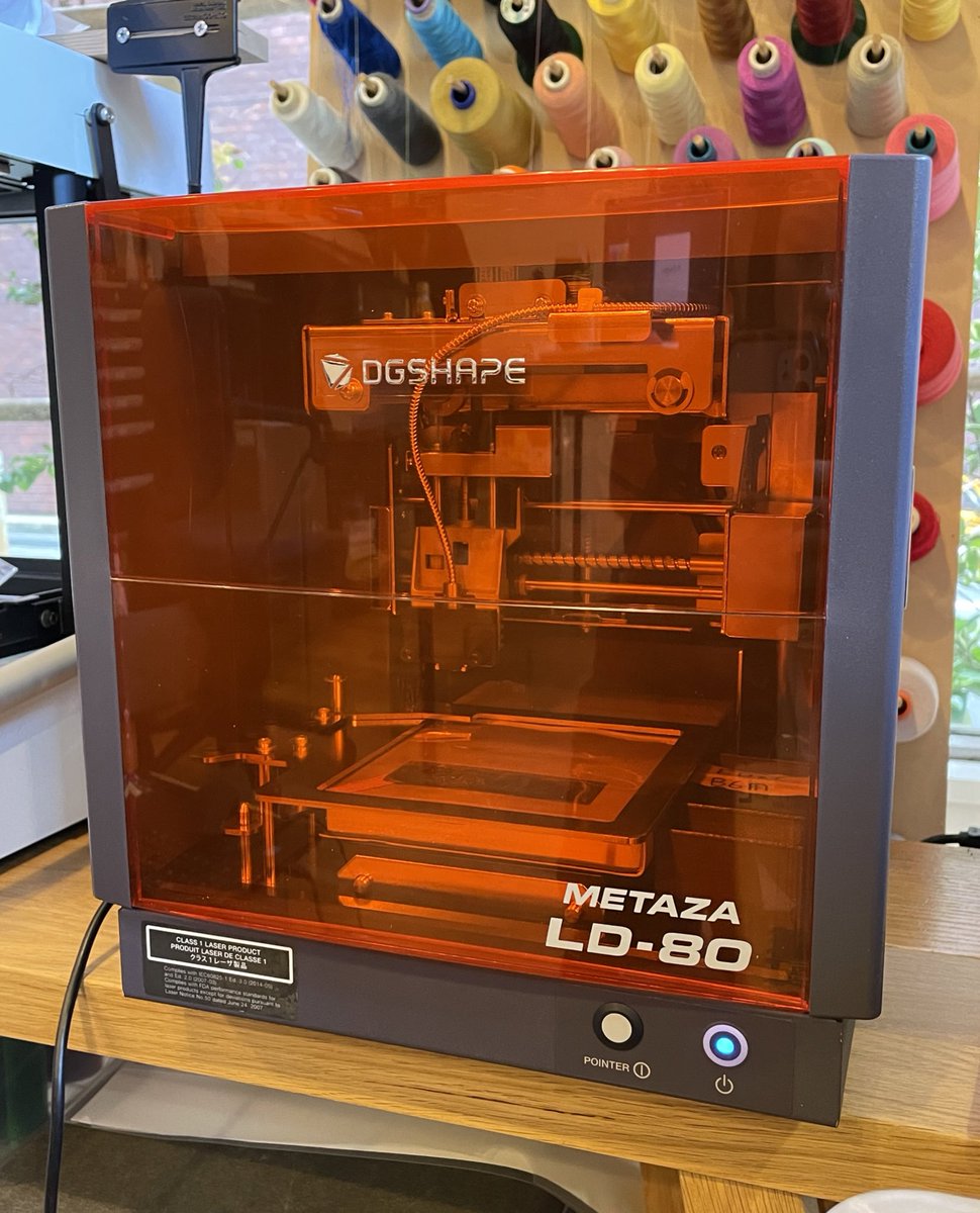 fablabkn's tweet photo. 本日のファブ⚒
METAZA LD-80で箔加工
レーザー光で箔を転写するので、細かい形も潰れず綺麗に再現できます✨
#Roland
 #digifab
#fablab
#ファブラボ https://t.co/hVDyHgLzYf