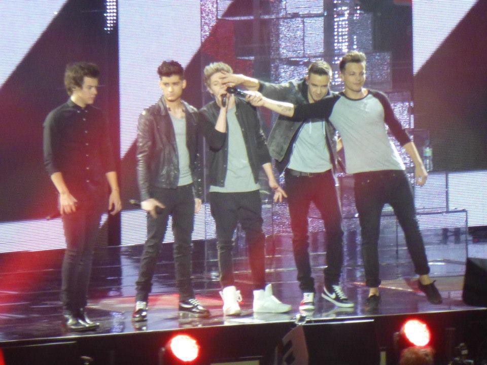 Throwback to the first time I saw One Direction live, I was 17 years old & I traveled all the way to London 🤍 #ThrowbackTo2013