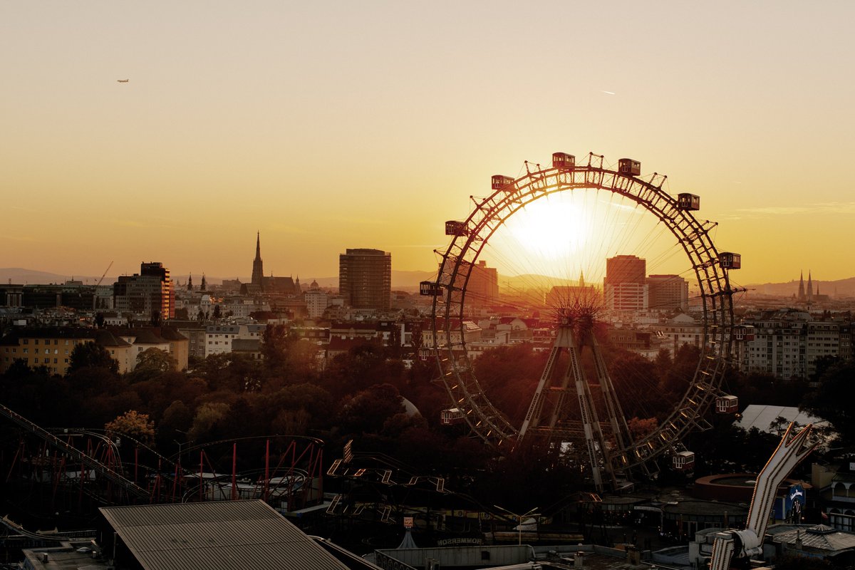 WienInfoB2B's tweet photo. Es ist an der Zeit, dass der Tourismus wieder Fahrt aufnimmt und gemeinsam nachhaltig gestaltet wird! Wir wünschen #GreetingsfromVienna zum heutigen #Welttourismustag! 🧳🎉 @UNWTO #WorldTourismDay #WTD2021 https://t.co/oBZ6zvlaKd