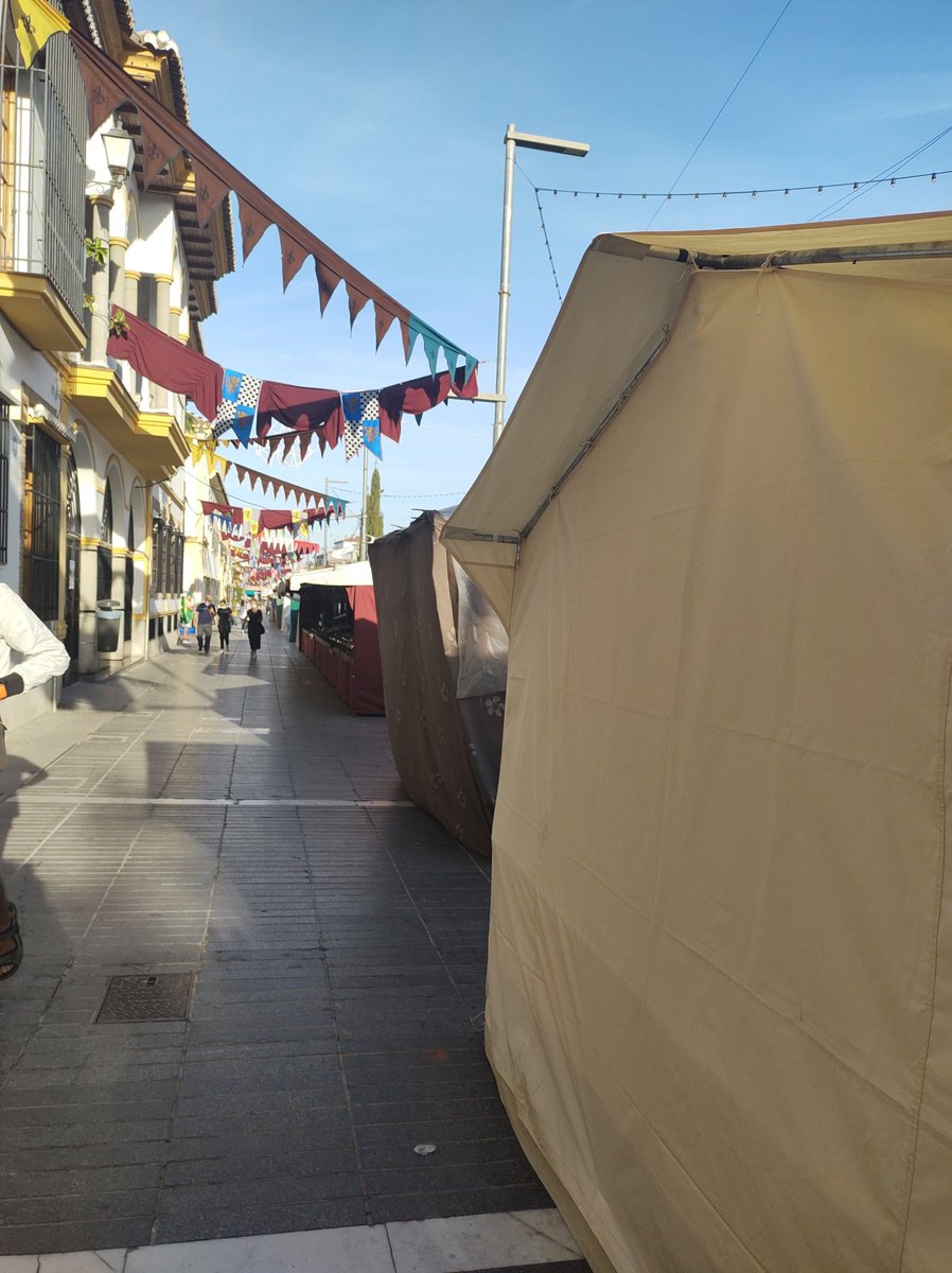 AlcedoEsther's tweet photo. @JuntaGranada @saludand @JuanMa_Moreno 
No es normal que con máximo aforo en hostelería, parques y celebrando las fiestas del pueblo... No me atiendan a mi hija en urgencias y me den una cita telefónica. 
 ¡Es una vergüenza! https://t.co/QaYObn0Y2J