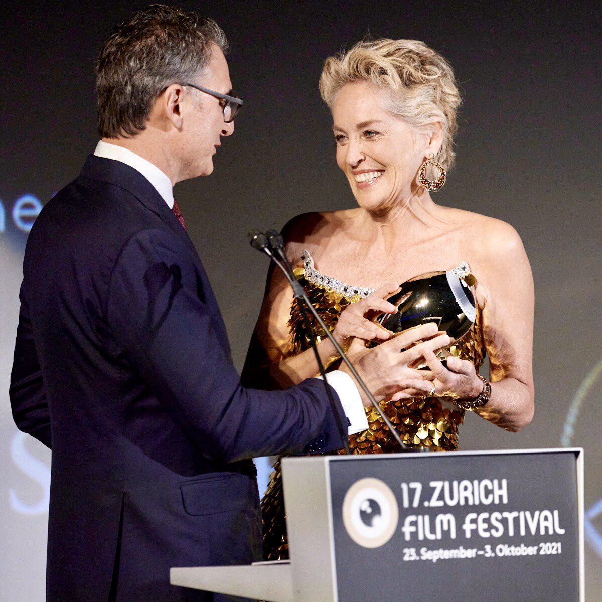 ZFFnightly's tweet photo. Thanks for the mention! NewInZurich: See more photos of #SharonStone receiving her #GoldenIcon award at @zurichfilmfest here: https://t.co/2Kckcf3Kly 📷 by @goodluxphotos for #zurichfilmfestival #zff #zff2021 @ZFFnightly #zurich #switzerland https://t.co/guKwTNUR6g xo xo #ZFFni…