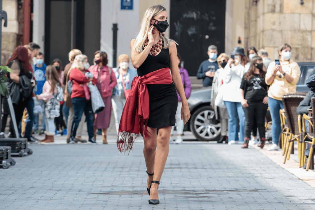 ViajaryMuchoMas's tweet photo. León, pasarela de moda
La Plaza Mayor de la ciudad de León acoge la celebración del evento ‘Moda en la calle’
#viajarymuchomás #noticias #león #cyl #moda #pasarelademoda
https://t.co/MNwbCIQD8Q https://t.co/zaMhWjCHiA