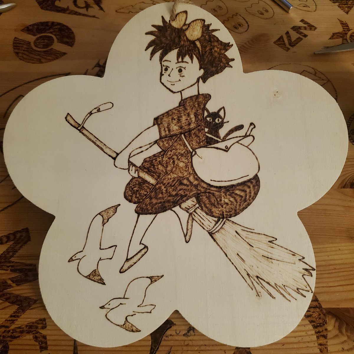 PyroAnalisa's tweet photo. #KikisDeliveryService #anime #StudioGhibli #Halloween #cats #woodburning #pyrography 
Follow me on Instagram @pyro_analisa https://t.co/iAhOa7MBVk