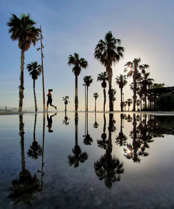 Anyone else fancy a morning stroll along the beach to start the week full of energy? 🏖️👣

¿A alguien más le apetece un paseo matutino por la playa para empezar la semana llenos de energía? 🏖️👣

Instagram: @elenavivesvela