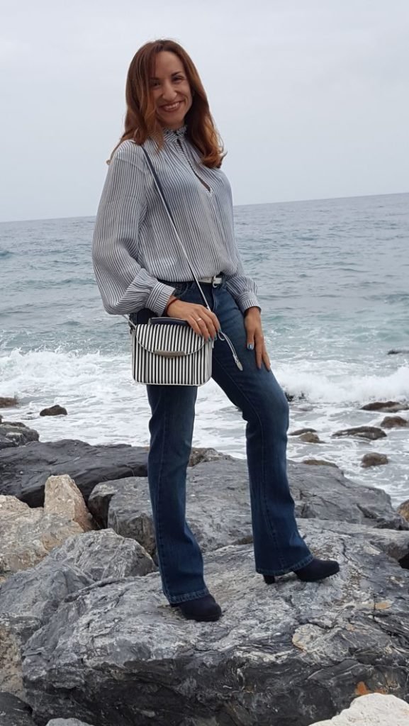 Bolso de rayas, blusa de rayas…¿Por qué no? blgs.co/d83qs2