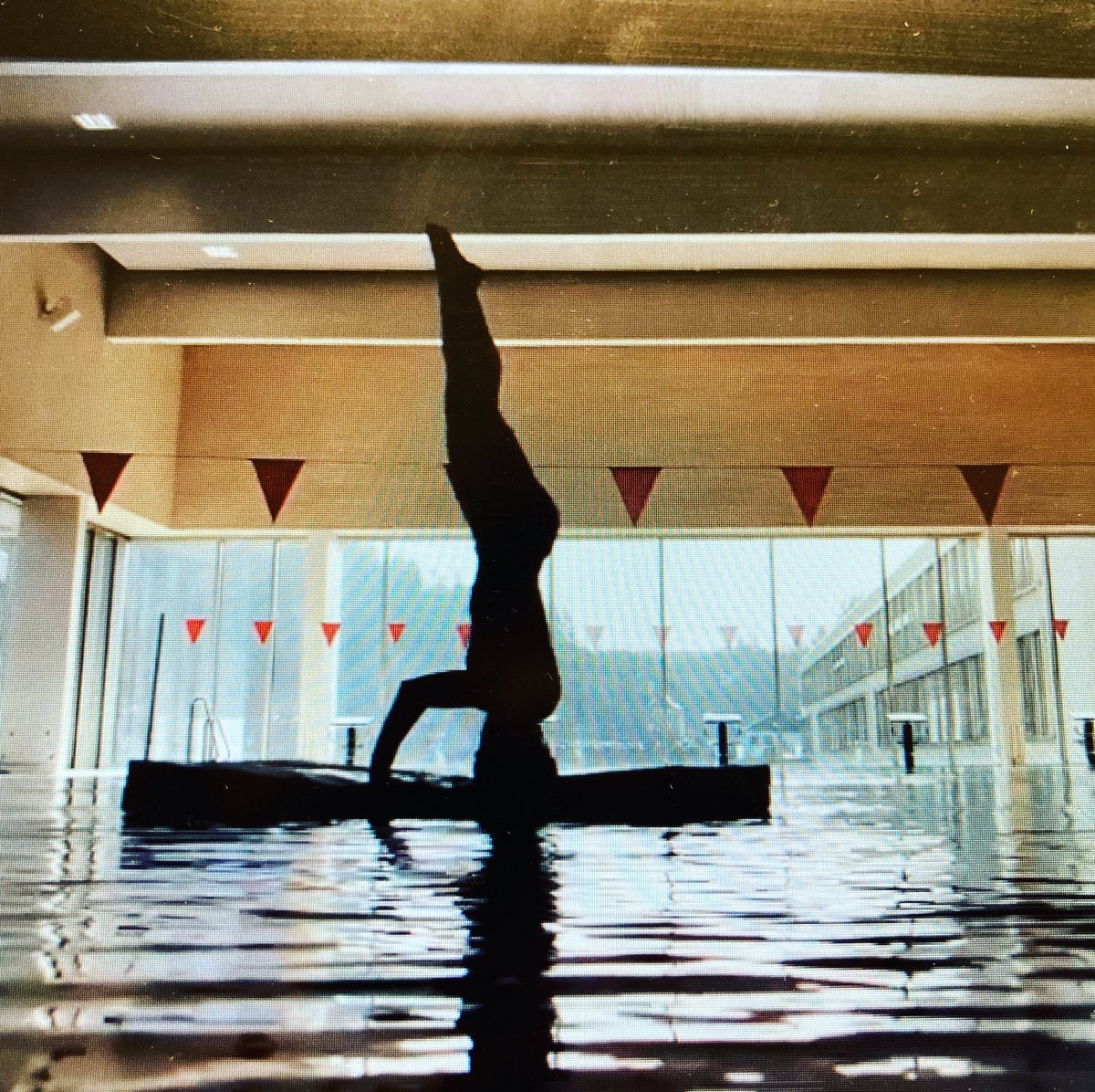 Déi europäesch Woch vum Sport huet d'Ziel de Sport an kierperlech Aktivitéit a ganz Europa ze fërderen.
Hei e puer witzeg Ureegungen fir är sportlech Aktivitéit vum Dag.
Loosst en Like do, wann dir genau sou faszinéiert sidd wéi mir!
youtube.com/watch?v=X_3A2b… 

#internationalschool