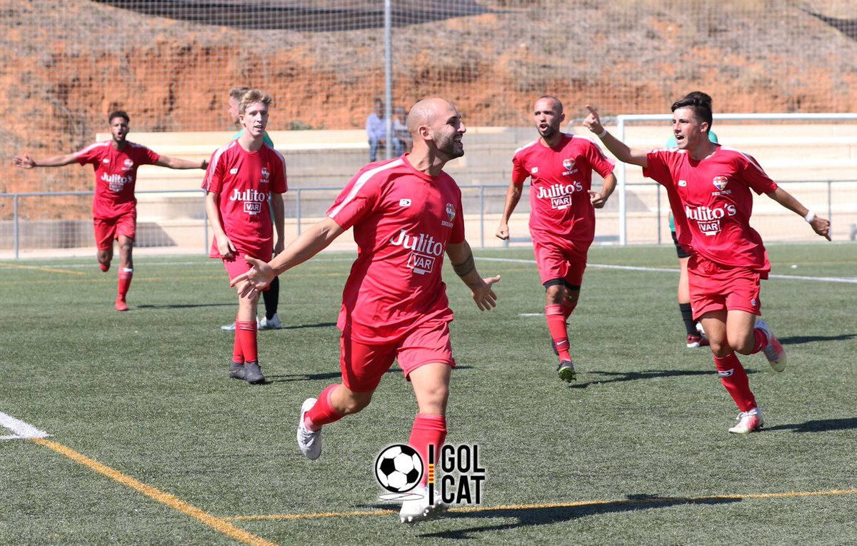Màxima intensitat i espurnes al duel de filials entre <a href="/SGPENITENTES/">SANT GENIS-PENITENTES CD</a> i <a href="/udgornal/">UD Gornal</a> (3-1). Dos candidats a l'ascens a Tercera. Imatges del partit, ja disponibles.

👉🏻  bit.ly/PenitentsBGorn…
📸 <a href="/manelexposito_/">Manel Expósito</a>

#4cat14 #futbolcat