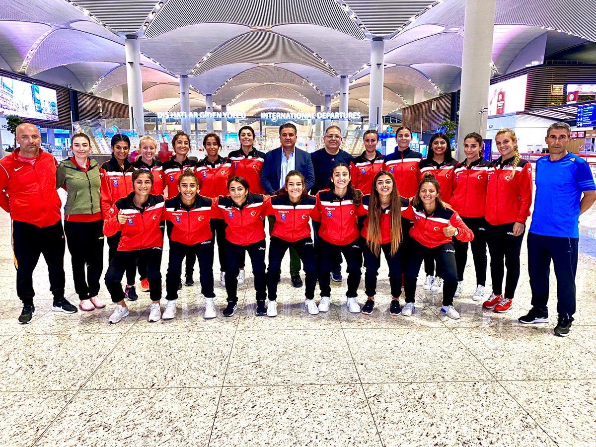 mehmeterdogan27's tweet photo. Avrupa Açık Alan Şampiyon Kulüpler Şampiyonasında iki takımı ile mücadele ederek, Kadın ve Erkeklerde Avrupa Şampiyonu olan Gaziantep Polisgücü Spor Kulübünü kutluyor; Oyuncularını, teknik heyetini ve yöneticilerini tebrik ediyorum. Başarılarınız daim olsun

#SporŞehriGaziantep https://t.co/3zS2GACLN5