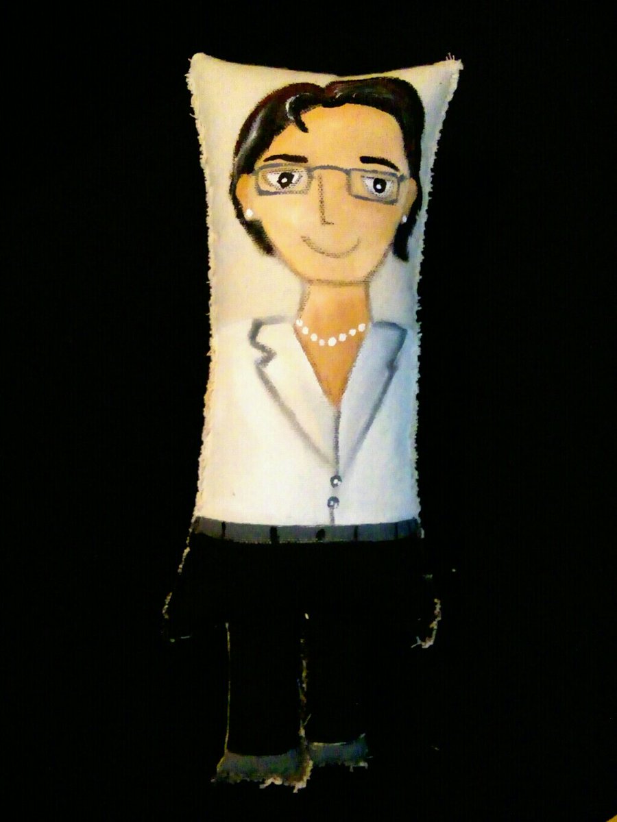 MelbaVidalC's tweet photo. Ahora puedes personalizar tus niñez, recuerda son cosidos y pintados a mano sobre manta 30 x 12 cm 
Quieres tener muy cerca de ti a tu mejor amigo,  personaje favorito o simplemente tu miniyo  niñe, envíame en DM y te mando más información. 
#MELBAVIDALART #PINTORAMEXICANA #NIÑES https://t.co/e7jxuZ9DVW