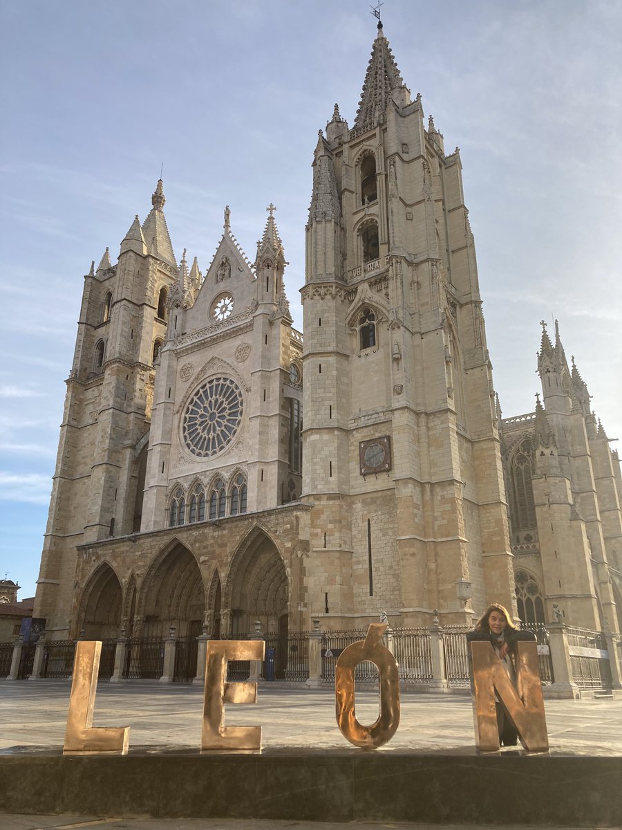 Hoy en el #DiaMundialTurismo queremos dar las gracias a todos y cada uno de los que formáis parte de este sector directa o indirectamente por vuestro esfuerzo siempre … #LeónSoloHayUno