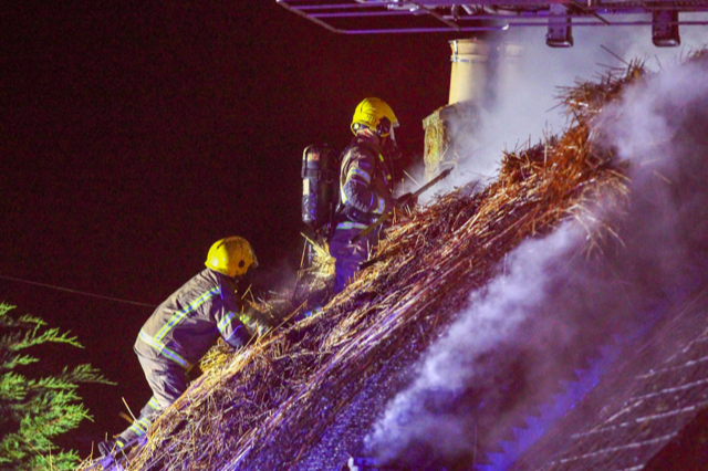 HantsIOW_fire's tweet photo. πFirefighters spent the night tackling a thatch roof fire in #Calbourne on the #IsleOfWight
β‘οΈ https://t.co/OWyFRVVC5l
π·@islandecho https://t.co/653qvaQ49b