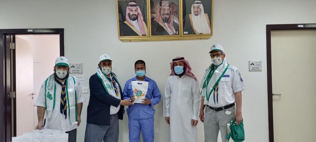 rwad_z's tweet photo. من ضمن برامج وفعاليات #مكتب_رواد_كشافة_الزلفي خلال #اليوم_الوطني_السعودي_91 زيارة لأبطال #الصحة في مركز الخالدية 
وتقديم الشكر والتقدير لهم على جهودهم في تقديم اللقاحات ضد فايروس #كوفيد١٩ https://t.co/d5vcn4cHEW