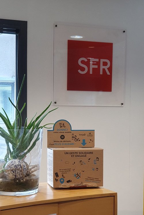 CoudrieauF's tweet photo. Sortir des tiroirs ces mobiles inutilisés pour une opération de collecte chez #AlticeSFR.
Réparer, valoriser, recycler : gestes indispensables pour notre Planète et reconditionnés, ces mobiles seront offerts à @EmmausConnect pour aider ceux qui en ont besoin.
#InclusionNumérique https://t.co/Ju71GkDrcj
