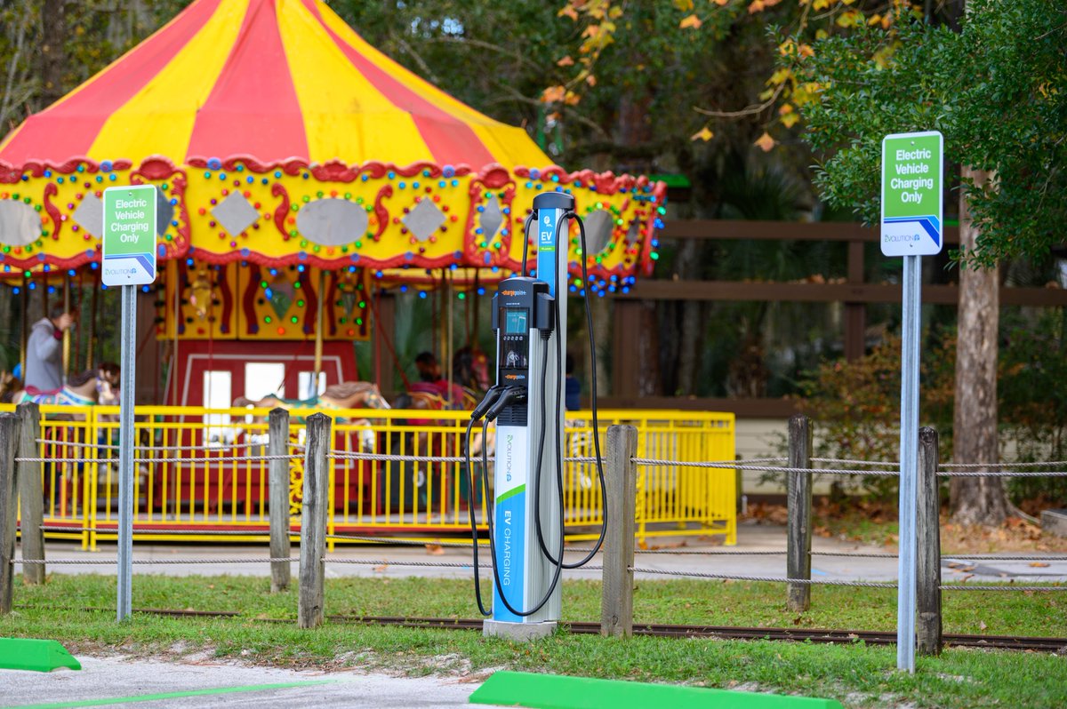 VisitorTollPass's tweet photo. Via @Centralflzoo: It’s #NationalDriveElectricWeek – the perfect time to remind you that we offer FREE #electricvehicle charging thanks to our partnership with @insideFPL EVolution. Come visit our animal friends while you power up! #NDEW2021 #FPLEVolution https://t.co/L097qFP3mg