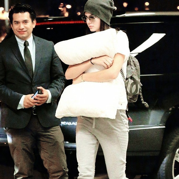 ⠀
           [  𝐒𝐎𝐋𝐎 𝐑𝐎𝐋𝐄 𝐏𝐋𝐀𝐘  ]
               📍𝗟𝗼𝘀 𝗔𝗻𝗴𝗲𝗹𝗲𝘀. 
                 #mythmakerrp
               🗓  27/09/2021
                        
 วันนี้ฉันต้องเดินทางไปปารีสเพื่อร่วมเดินแบบในงานแฟชั่นวีคที่ปารีสในค่ำคืนนี้ตามที่คาริชม่าแจ้งไว้

_