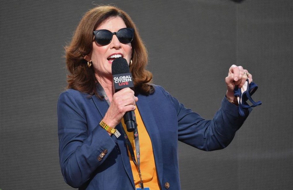 realDailyWire's tweet photo. Democrat Gov. Hochul Says Un-Vaxxed Christians ‘Aren’t Listening To God,’ ‘God Wants’ You Vaccinated https://t.co/Q6E40Cv2BE https://t.co/08aMu5IiSd