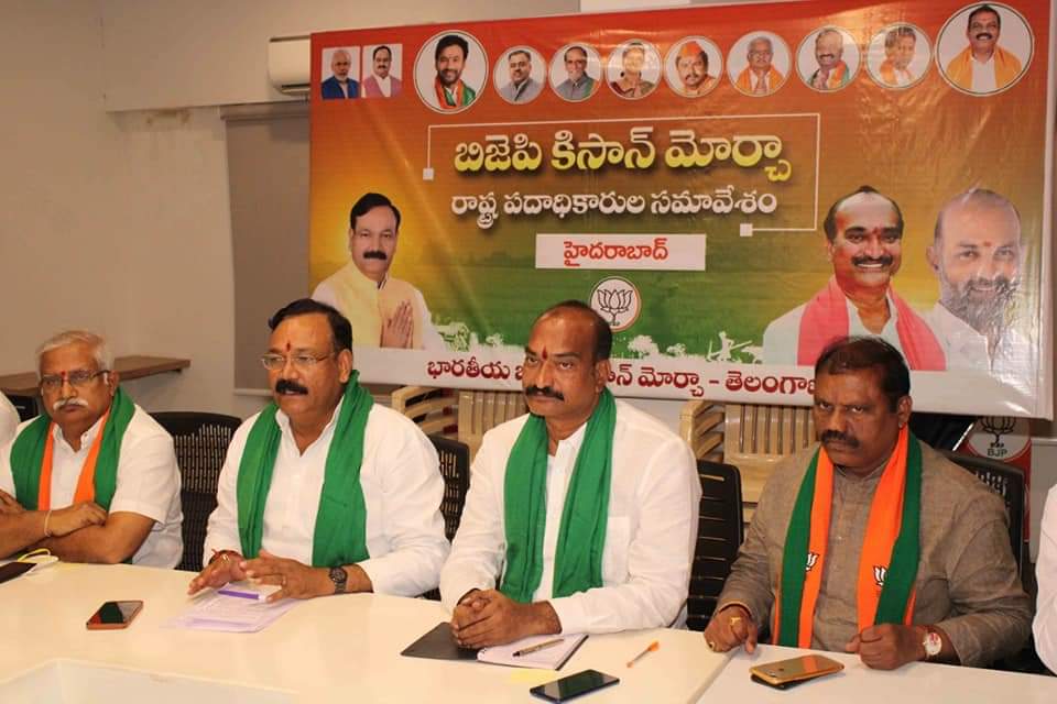 sridharreddyko3's tweet photo. బీజేపీ కిసాన్ మోర్చా రాష్ట్ర పదాధికారుల సమావేశం @BJP4Telangana రాష్ట్ర కార్యాలయంలో జరిగింది, జాతీయ అధ్యక్షులు @Rajkumarchahar9 గారు పాల్గొని మార్గదర్శనం చేశారు.
@bjpkm4kisanTS రాష్ట్ర వ్యాప్తంగా గత సంవత్సర కాలంగా నిర్వహించిన కార్యక్రమాల నివేదిక ను వారికి అందచేసాను
@GPR4BJP https://t.co/JWA5xiCspp