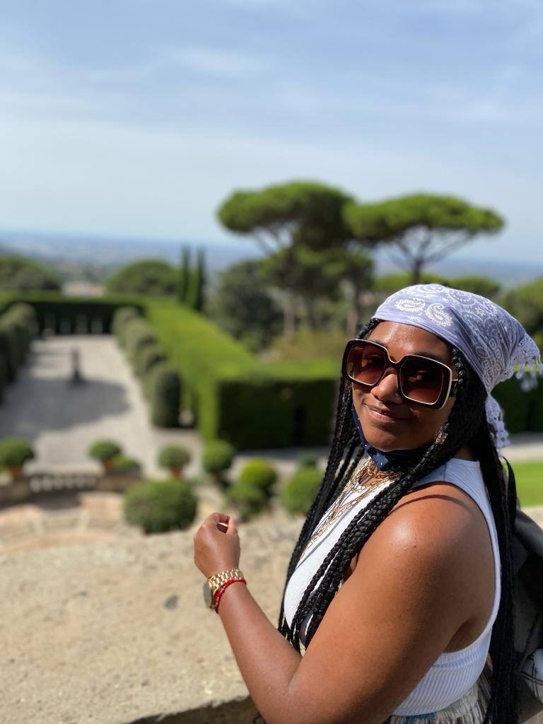 GOJFRC's tweet photo. Happy faces and great shared moments during the New Student Orientation visit to Castel Gandolfo! #JFRC students had the opportunity to visit the Apostolic Palace and the estate's picturesque gardens. https://t.co/2ITrRNJLiE