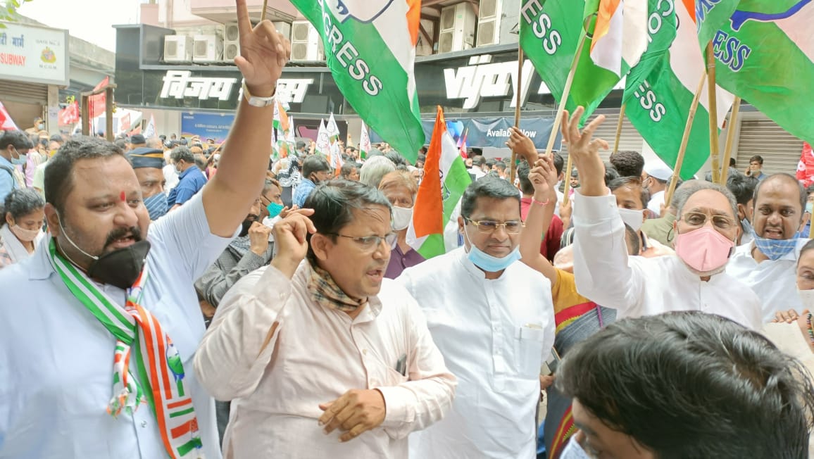 FirosKutty1's tweet photo. 🇳🇪Mumbai Congress party🇳🇪
Mumbai Congress party president 🔹Shri .Bhai Jagatap ji
▪️किसान के सन्मान में काँग्रेस मैदान में▪️
⚫Bharat Band⚫
🔹 Hukum Raj Mehta ji District President
🔹Haji Babbu Khan
Chairman 
🔹 Shri. Laxman Kothari ji
🔹Firoz kutty
Mumbai Social media https://t.co/H4yCx1CkZz