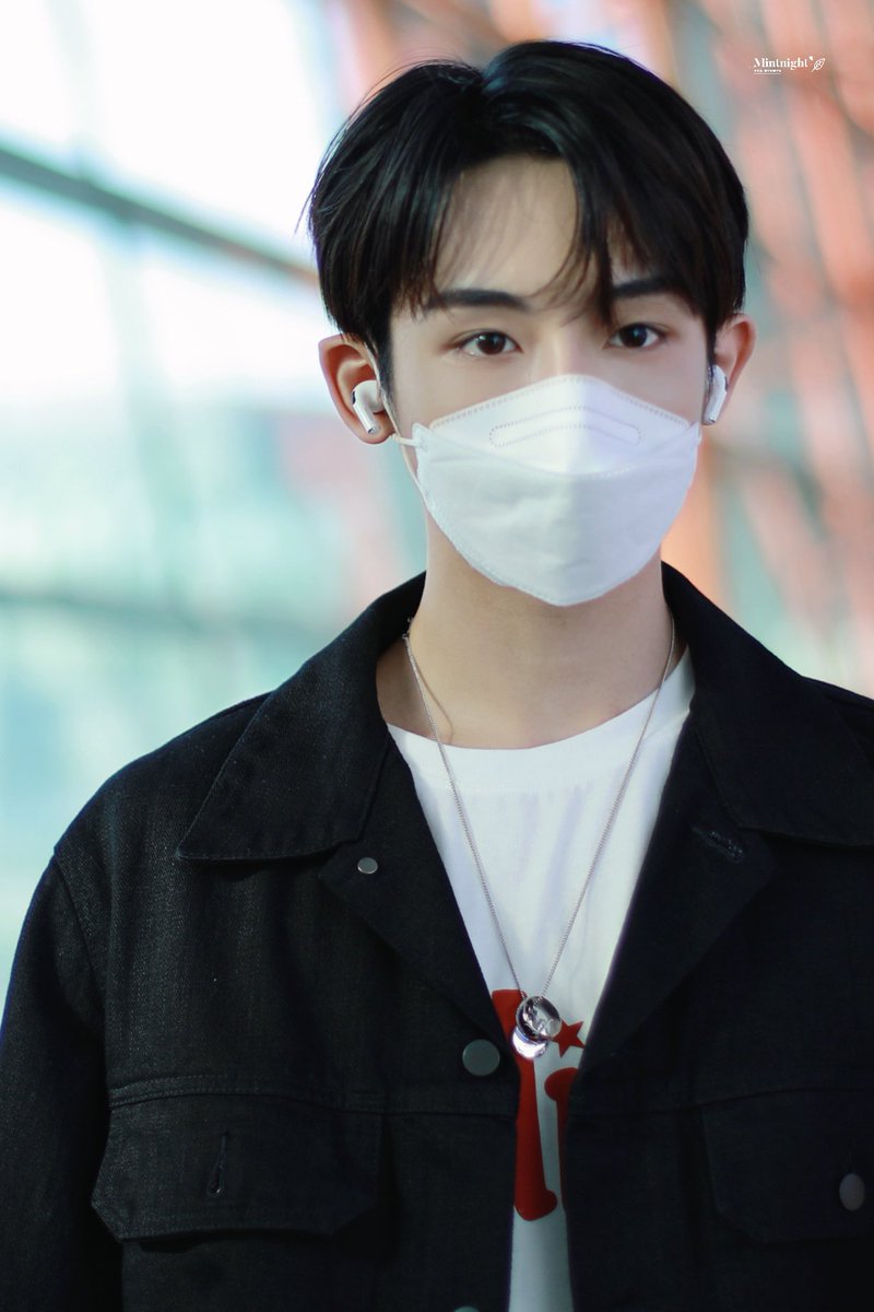 97l028_'s tweet photo. 예쁜 나이 스물다섯..마스크 박박 벗겨.. https://t.co/8P9NXujPis