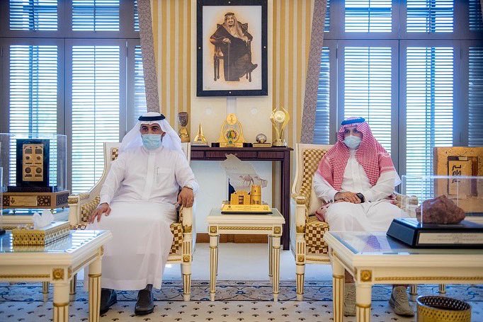 EmarahAlQassim's tweet photo. أشاد سموه بجهود المركز لتطوير وتمكين القدرات البشرية  ..

سمو #أمير_القصيم يستقبل المدير التنفيذي لمركز تمكين الكفاءات في #وزارة_الداخليه الدكتور عبدالعزيز الشقري. https://t.co/JhvgmiQ5zJ