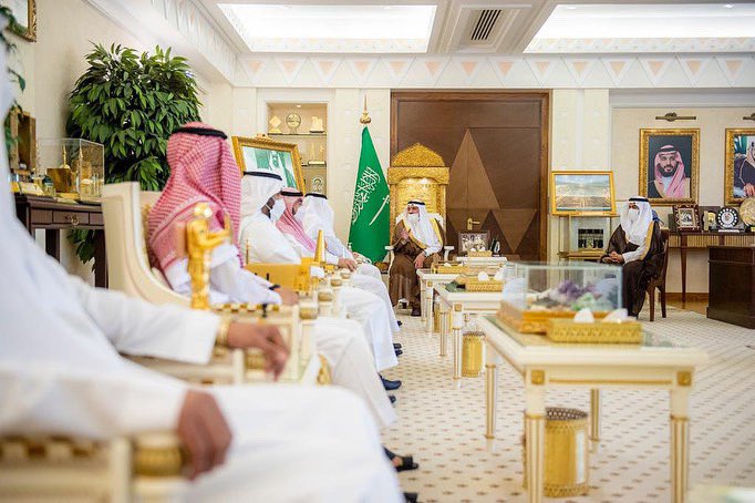 EmarahAlQassim's tweet photo. أشاد سموه بجهود المركز لتطوير وتمكين القدرات البشرية  ..

سمو #أمير_القصيم يستقبل المدير التنفيذي لمركز تمكين الكفاءات في #وزارة_الداخليه الدكتور عبدالعزيز الشقري. https://t.co/JhvgmiQ5zJ