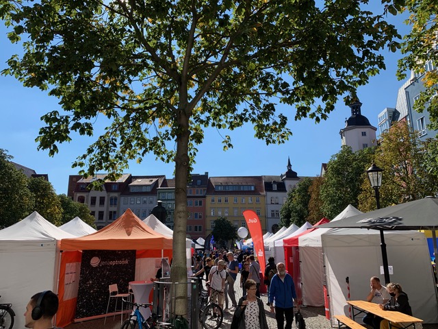 ConstancyGmbh's tweet photo. Am Samstag fand der Jenaer Jobwalk statt. Bei bestem Wetter konnten wir viele gute Gespräche führen und das Interesse für den Bereich E-Commerce wecken.
Du willst wissen, was unsere aktuellen Jobangebote sind? Dann schau mal hier vorbei:
https://t.co/ozZubmigmK

#constancygmbh https://t.co/oXAXHv76La