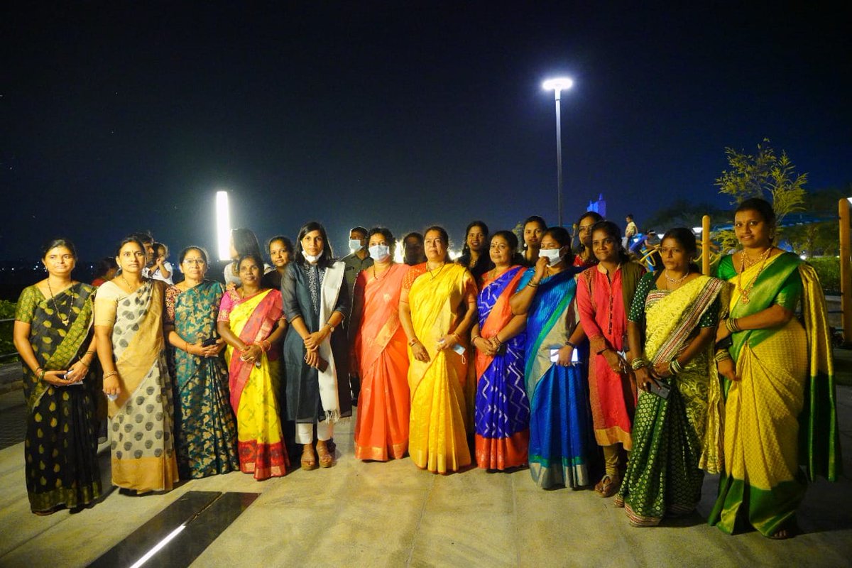 WoWarangal's tweet photo. WOWWARANGAL TEAM HAS TAKEN A VOLUNTEER JOB IN 
AZADHI KA AMRIT MAHAOTSAV HELD  BY @MC_GWMC

A Great infrastructure by #kudawarangal at #bhadrakalibund

Special thanks to #mc_gwmc &amp; #smartcitywarangal

#warangal #womenpower #women #womenempowerment #hanamkonda #telanagana #india https://t.co/7dklVRZLE8