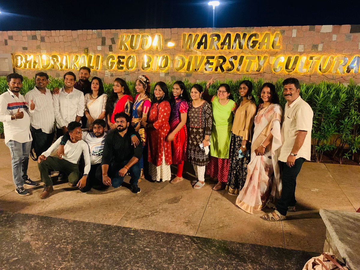 WoWarangal's tweet photo. WOWWARANGAL TEAM HAS TAKEN A VOLUNTEER JOB IN 
AZADHI KA AMRIT MAHAOTSAV HELD  BY @MC_GWMC

A Great infrastructure by #kudawarangal at #bhadrakalibund

Special thanks to #mc_gwmc &amp; #smartcitywarangal

#warangal #womenpower #women #womenempowerment #hanamkonda #telanagana #india https://t.co/7dklVRZLE8