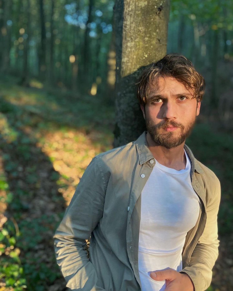 ra6655x's tweet photo. 🍯🤍🤍🤍🤍
#ArasBulutIynemli https://t.co/JOx3rBZm5n
