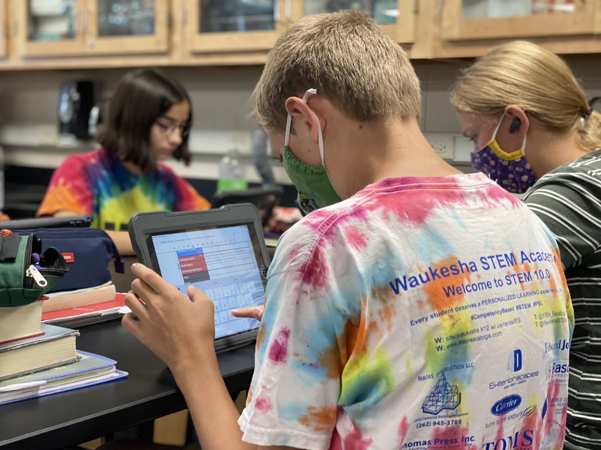 edUcation_frwd's tweet photo. Kicking off the week teaching #Biology and couldn’t be happier!
🧠-Power in here is Bananas!
🎛🚀✨🧬

@NSTA @STEM_Saratoga @NASSP @BillGates @melindagates @GatesUS @WRCCSworks @create4stem @STEMForward #STEM #STEaM #PBL #CBE #COMPETENCYBASEDed #Science #ProjectBasedLearning 🧪🔁 https://t.co/TVY7abbcAW