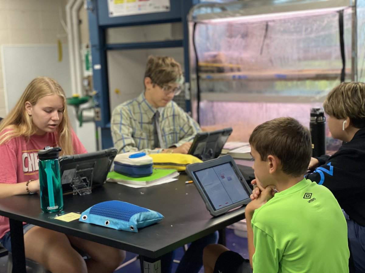 edUcation_frwd's tweet photo. Kicking off the week teaching #Biology and couldn’t be happier!
🧠-Power in here is Bananas!
🎛🚀✨🧬

@NSTA @STEM_Saratoga @NASSP @BillGates @melindagates @GatesUS @WRCCSworks @create4stem @STEMForward #STEM #STEaM #PBL #CBE #COMPETENCYBASEDed #Science #ProjectBasedLearning 🧪🔁 https://t.co/TVY7abbcAW