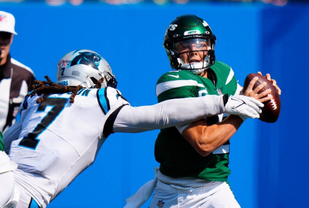 DWyattHupton's tweet photo. Zach Wilson's average time to either get a pass off or for the pocket to collapse is 1.7 seconds. 

He's been sacked 15 times (most in NFL), Hurried 14 times (2nd most in NFL) Pressured 33 times (most in NFL) - His pressure % is 27% (2nd most among 3 game starters) #TakeFlight https://t.co/fb48W7m7Dr
