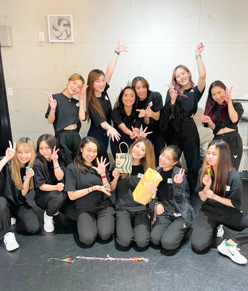 aya919cheer's tweet photo. 私ごとですが先日誕生日を迎えました💐
今年もたくさんの方からお祝いしてもらい、幸せいっぱいです🙏🏻✨ひとりひとりのメッセージが嬉しすぎて…みなさん本当にありがとうございます!😭💕引き続き、私らしく充実した年にしていきたいと思います🌈
#birthday
#Sep19th https://t.co/sGm1YnjSZP