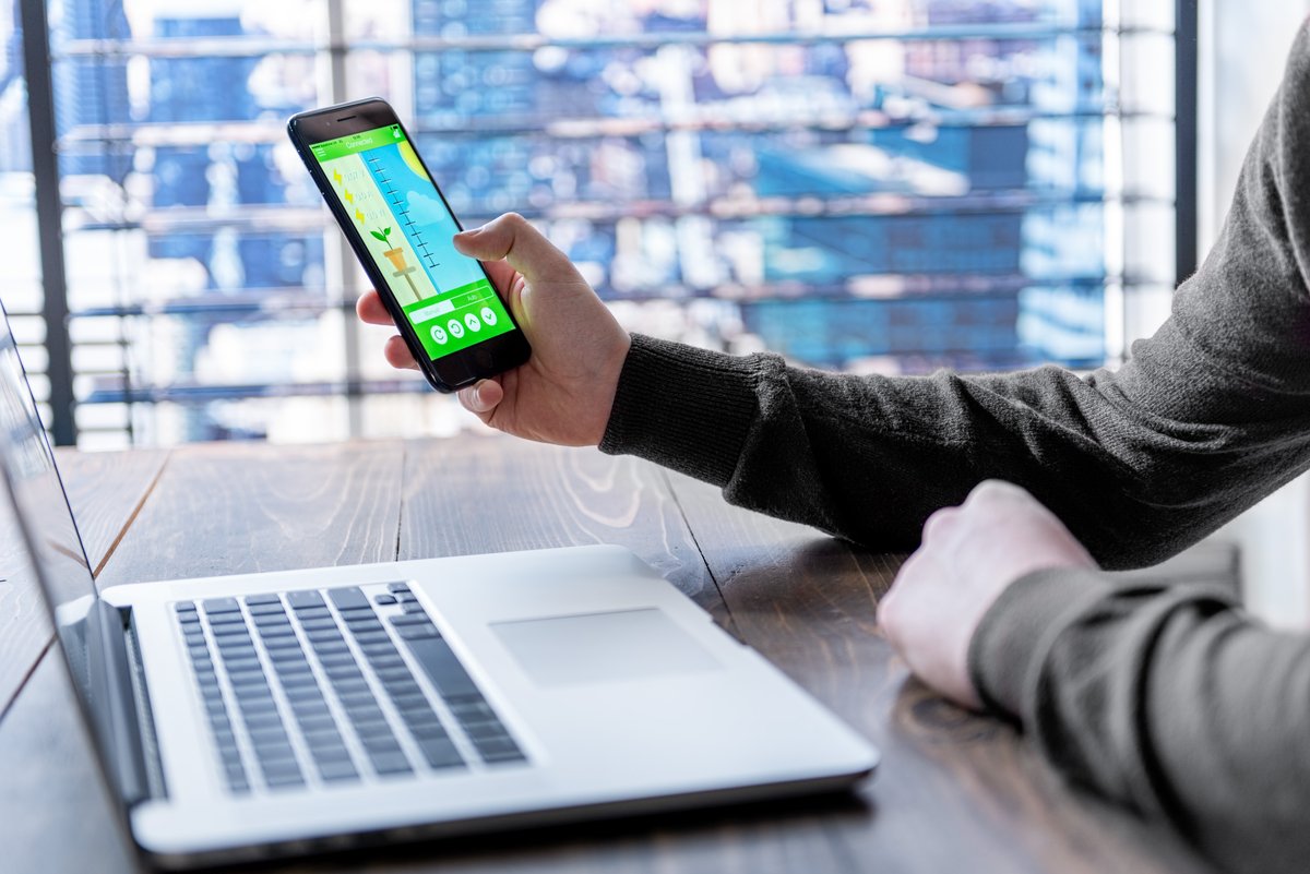 We are often asked,
Is a tilt angle individually adjusted?
The answer is yes😉

Apart from moving vertically UP/DOWN, the angle can also be changed with the available angles from 0° up to 70°
To ensure the most efficient sun capture we recommend using MAX efficiency mode⚡️☀️