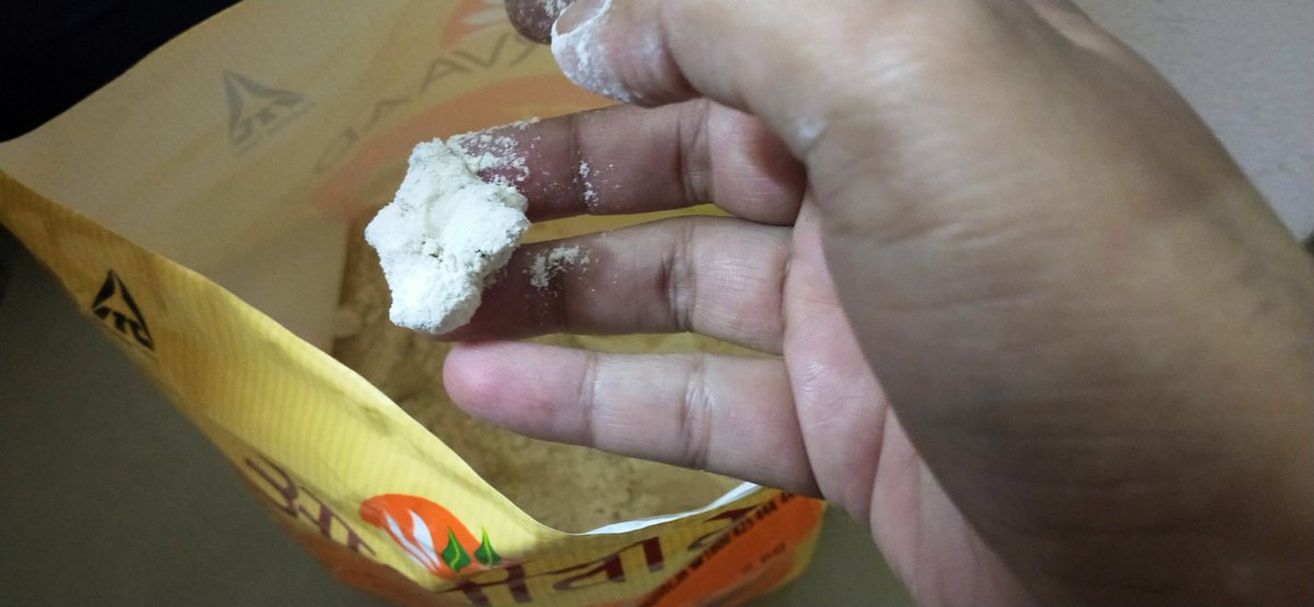 PremsagarTiwary's tweet photo. @ITCCorpCom I got bones in aashirwad select sharbati aata https://t.co/bOwQVZTdFu