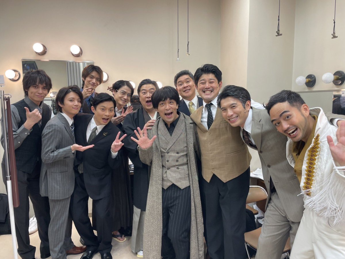 fujisawa_0308's tweet photo. 無事に初日を終えました！

初舞台をチームホワイトの皆さんとご一緒出来て光栄です😍

明日からもよろしくお願い致します🥺

#RUSTRAINFISH 
#藤澤ノリマサ

※撮影時のみマスクを外しています。 https://t.co/Zv30DL9sWF
