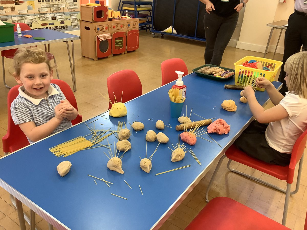 SchoolReedness's tweet photo. Our school hall looks amazing. We are ready to welcome any pre school children for an afternoon of fun activities. Every Monday 2-3pm. Spread the word. Doesnβt matter where you are, you will be welcome #nursery #goole #preschool #community #reedness https://t.co/W12PtjE9dQ