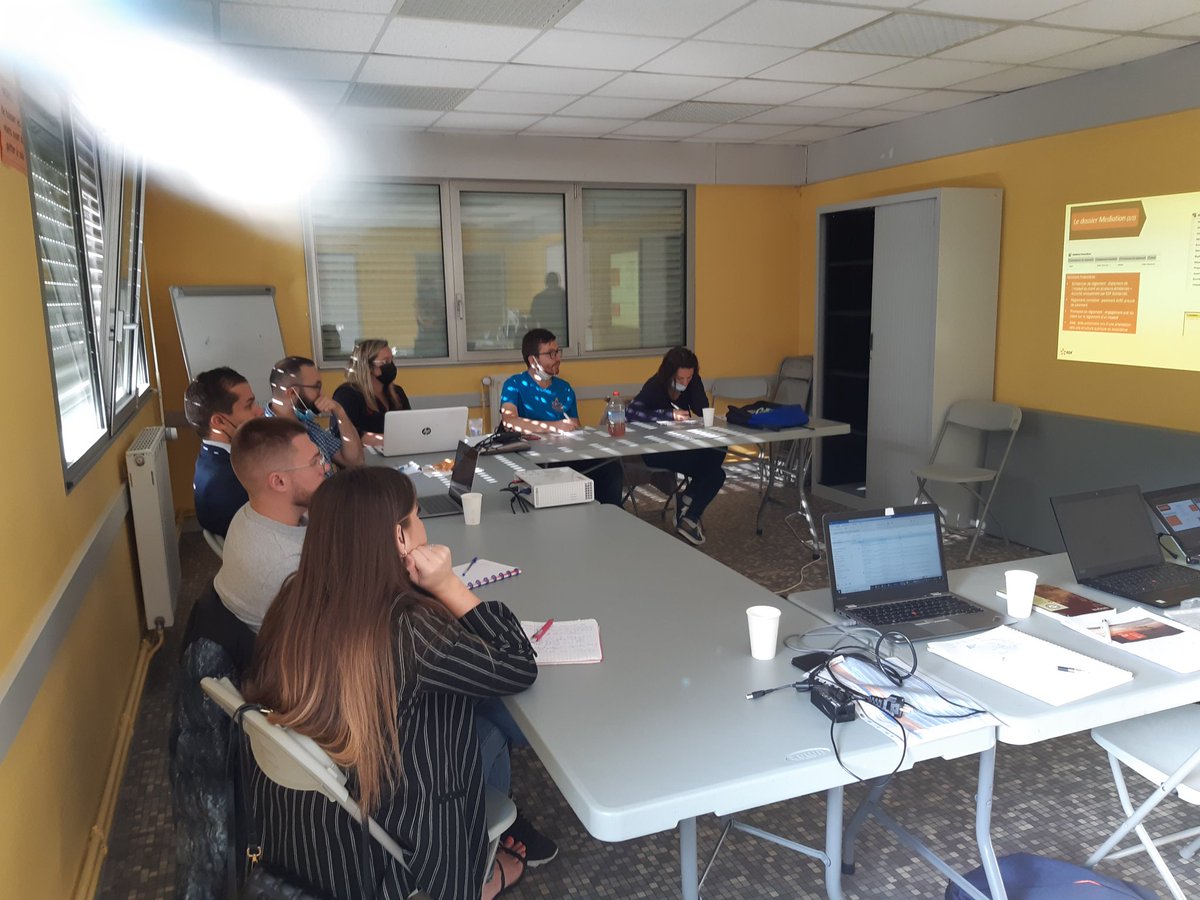 HerveMardele's tweet photo. Le 21 sept au sein du Gleam
EDF a organisé une formation à la médiation sortante (Ealise) auprès des médiateurs du Gleam et de la Regie de quartiers de Trelaze
Cette journée fut riche en échanges et partages
L'après-midi fut consacrée à  la mise en pratique #précaritéenergetique https://t.co/q7O7yO5YtV