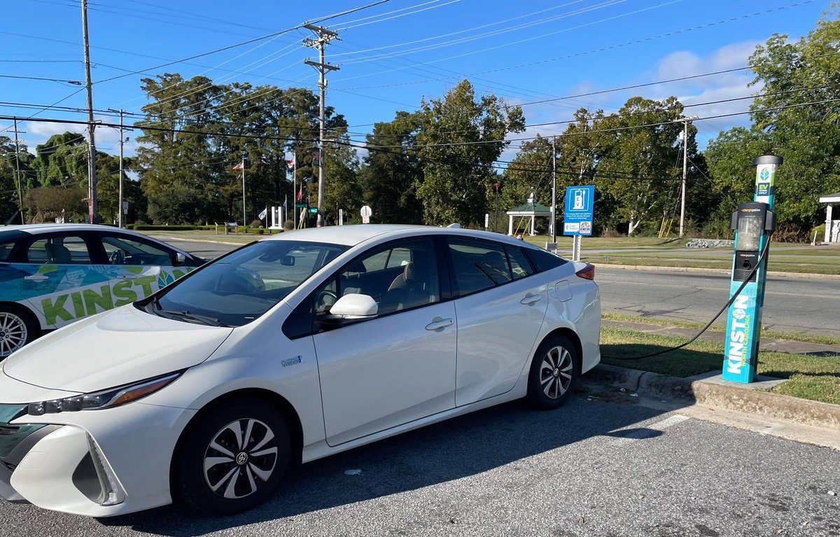 KinstonPublServ's tweet photo. Happy National Drive Electric Week! 🚗
While preparing for this week, we spotted one of our @ChargePointnet electric charging stations in use! We are proud to be able to provide this service for our community! Can you name this location?
#nationaldriveelectric #NCPublicPower https://t.co/aVbYTxqVsn