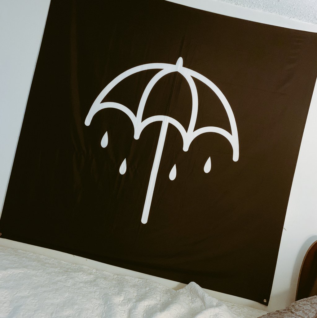 askys0black's tweet photo. Selling my 5ftx5ft Bring Me The Horizon - That's The Spirit flag!
if anybody is interested please drop me a message! https://t.co/Dg1hRL1U21