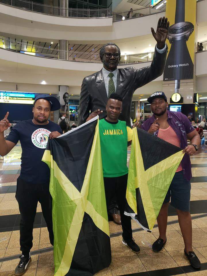 PowertainmentS's tweet photo. Greetings Family, Remember today its a Ragga Monday Live @Radio2000_ZA with the one and only @GlenLewisSA @Chillies_FoReal 

Tune in and don't miss out https://t.co/Mt4fZej2O0