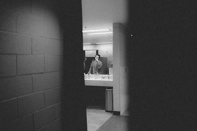 bfhstyles's tweet photo. harry through the looking glass https://t.co/K97RNuORag