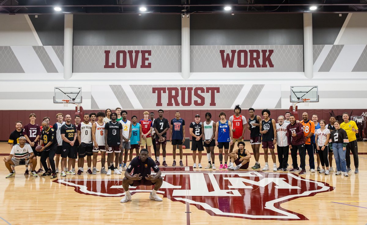 TeamCoachBuzz's tweet photo. “Jersey 🧥👕 Day 📆” to start the week in Boot 🥾 Camp ⛺️…

Some really people/athletes/countries represented throughout! https://t.co/fKbTWZ44xH